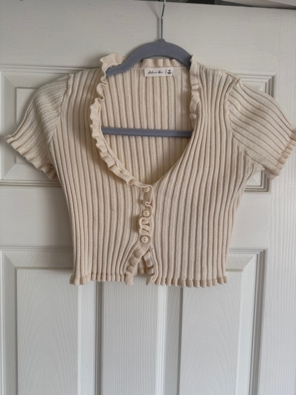 Active USA Cream Ribbed Ruffle-Trim Crop Top